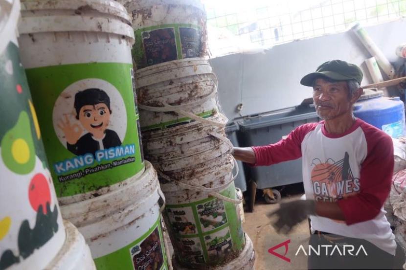 Pemkot Bandung kerahkan petugas pemilah sampah di setiap RW.