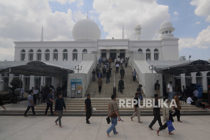 Masjid Al Azhar mengikuti ketentuan pemerintah dalam menetapkan 1 Syawal atau Hari Raya Idul Fitri.