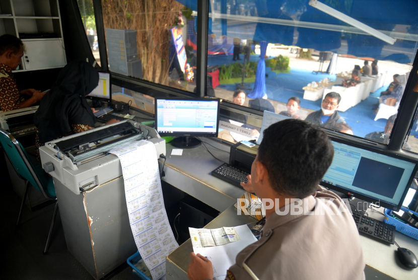 Kementerian Keuangan melalui Direktorat Jenderal Pajak tengah melakukan reformasi tata cara pembayaran pajak agar pembayarannya bisa semudah membeli pulsa. 