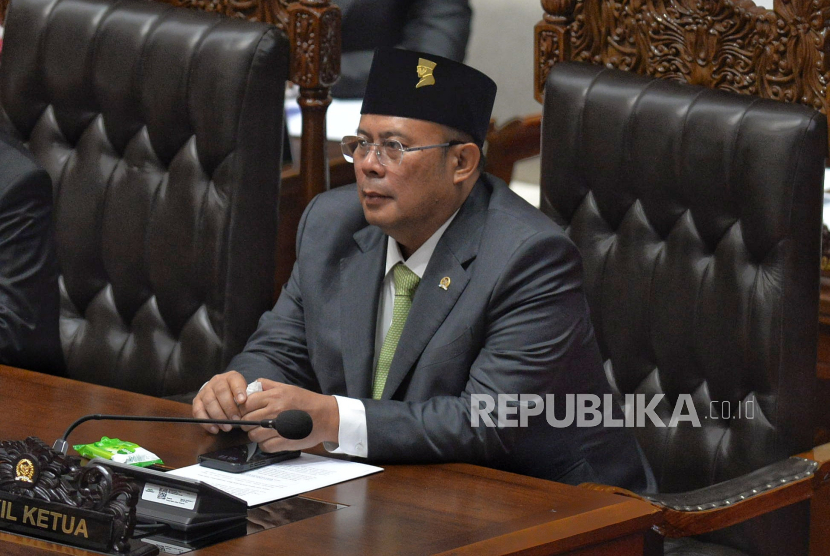 Wakil Ketua DPR Cucun Syamsurijal saat memimpin rapat paripurna pemilihan dan penetapan pimpinan DPR periode 2024-2029  di kompleks Parlemen, Senayan, Jakarta, Selasa (1/10/2024).