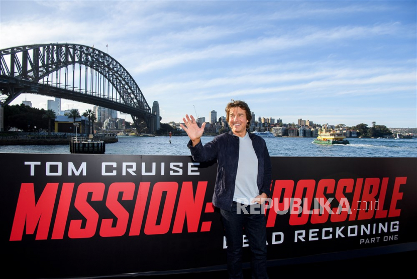 Tom Cruise dalam peluncuran film Mission: Impossible—Dead Reckoning Part One. Cruise yang berusia 61 tahun terlihat lebih muda dari usianya.