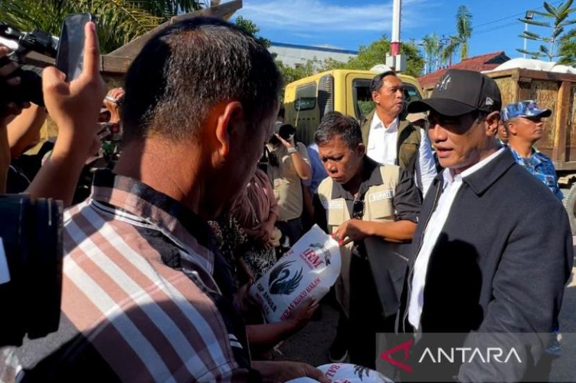 Kementan Ajak Masyarakat Kawal Bantuan Beras 1.200 Ton untuk Sumatera