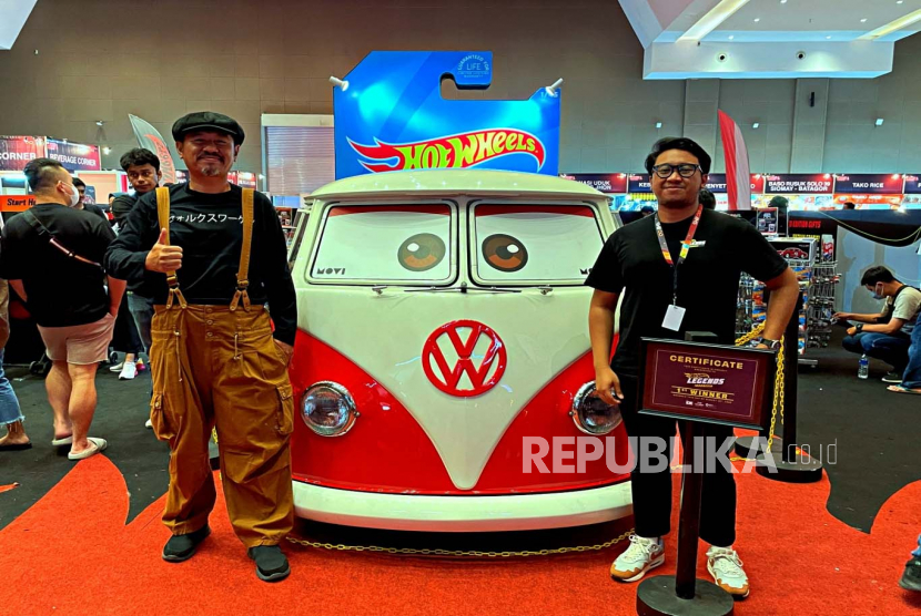 Toys Kingdom dan Hot Wheels membawa finalis 10 besar lomba Hot Wheels Legends Tour 2022 tingkat dunia, VW Dakodok ke gelaran Indonesia International Motor Show (IIMS) 2023. 