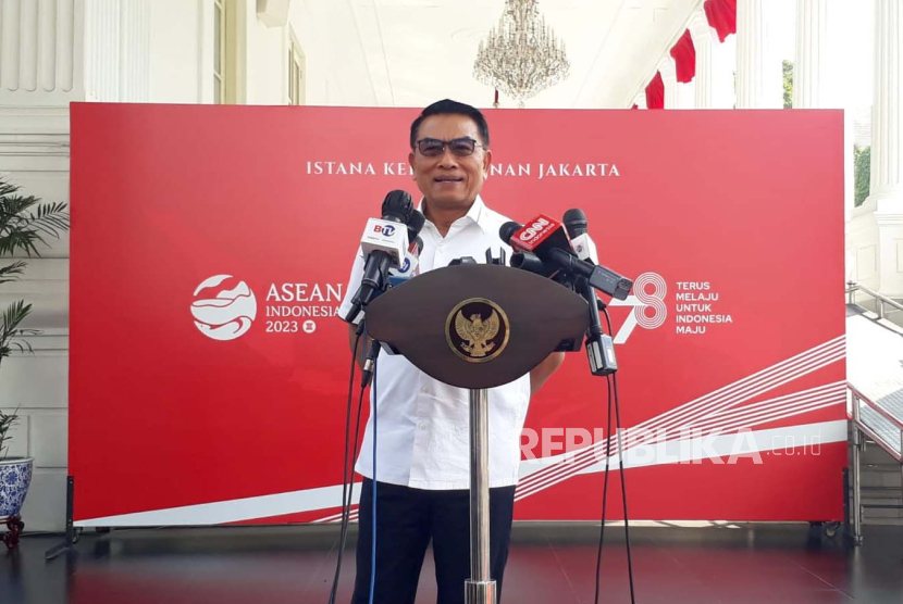 Kepala Staf Kepresidenan Moeldoko saat memberikan keterangan pers soal hinaan Rocky Gerung terhadap Presiden Jokowi, di Kompleks Istana Kepresidenan, Jakarta, Kamis (3/8/2023).
