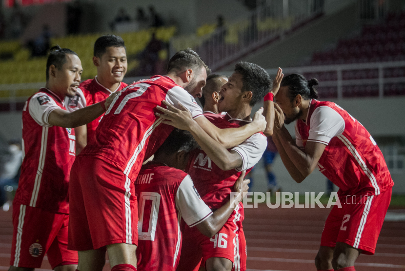Para pemain Persija Jakarta saat merayakan gol.