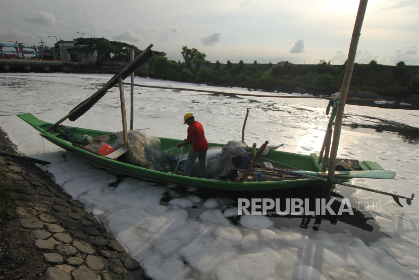 Kementerian Kelautan dan Perikanan (KKP) meminta sejumlah BUMN untuk menyerap produk perikanan masyarakat di tengah pandemi corona. ilustrasi nelayan.