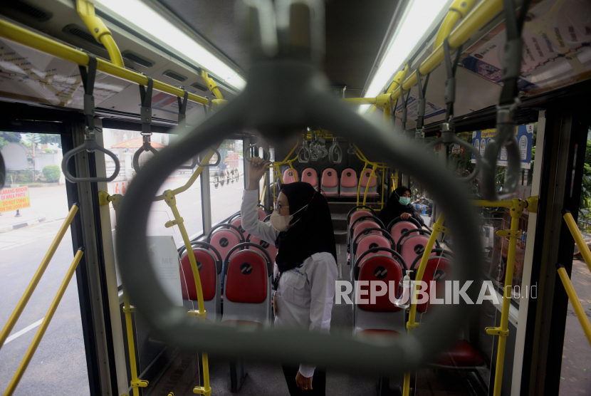 Pemerintah Kota Batam, Kepulauan Riau, memastikan tarif bus Trans Batam tidak naik meskipun ada kenaikan harga bahan bakar minyak. (ilustrasi)