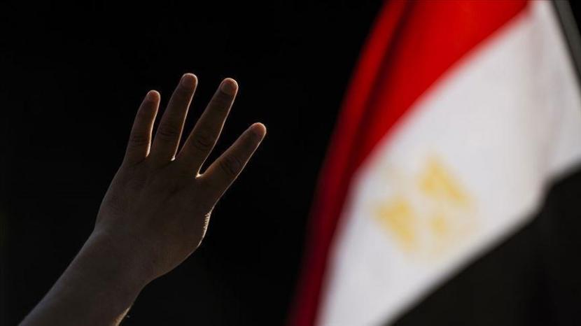 Seorang pengacara Mesir di luar negeri pada Selasa (27/4) mengatakan bahwa otoritas Mesir mengeluarkan perintah pembebasan puluhan anggota oposisi yang dipenjara, termasuk anggota Ikhwanul Muslimin di Kairo dan Alexandria.