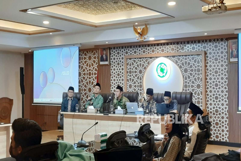 Majelis Ulama Indonesia (MUI) bersama Komisi Penyiaran Indonesia (KPI) memaparkan hasil pemantauan tayangan siaran pada 10 hari pertama Ramadhan di Kantor MUI Pusat, Jakarta Pusat, Kamis (6/4/2023).