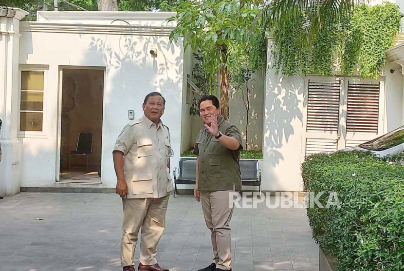 Capres Prabowo Subianto menyambangi kediaman Erick Thohir di Menteng, Jakarta, Selasa (31/10/2023).