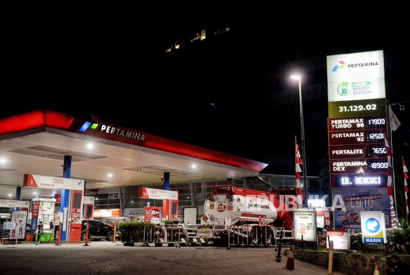 Harga bahan bakar minyak (BBM) di stasiun pengisian bahan bakar umum (SPBU) Pertamina, Shell, bp, dan Vivo tercatat stabil sejak awal Maret. (ilustrasi)