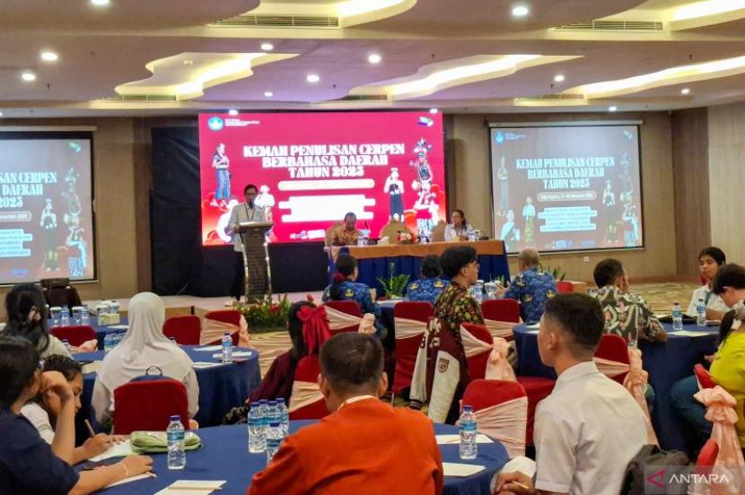 BBP NTT revitalisasi bahasa daerah melalui penulisan cerpen bagi siswa.