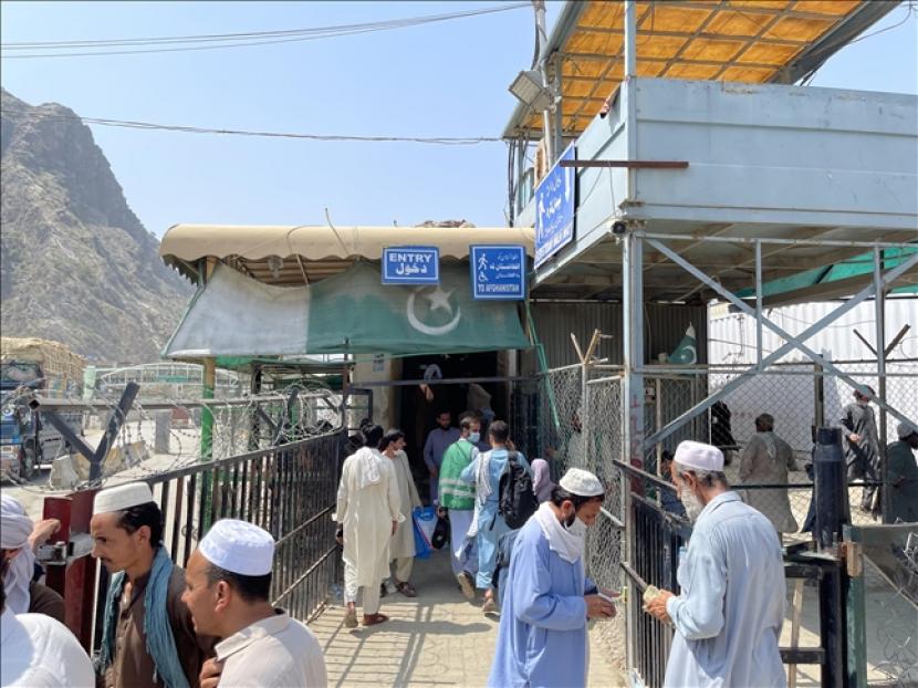 Taliban pada Senin (13/9) menutup gerbang perbatasan Torkham, titik persimpangan utama antara Pakistan dan Afghanistan, untuk pejalan kaki.