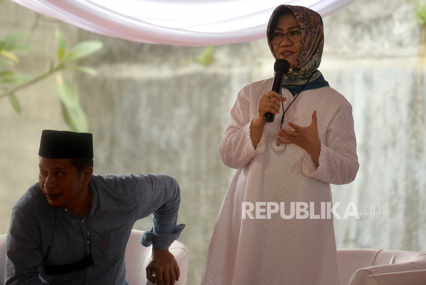 Peneliti Utama Badan Riset dan Inovasi Nasional (BRIN) Siti Zuhro memberikan paparan saat menjadi pembicara Sarashan Kebangsaan di Markas Syarikat Islam, Jakarta Pusat, Ahad (3/7/2022). 