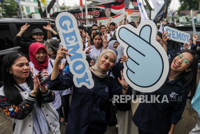 Para pendukung Prabowo Subianto-Gibran Rakabuming Raka. TKN menilai program unggulan Prabowo-Gibran berpotensi meningkatkan perekonomian.