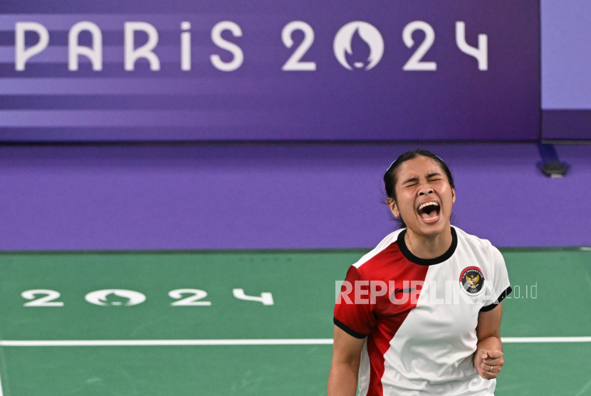 Ekspresi Gregoria Mariska Tunjung usai meraih poin dari pebulu tangkis Thailand Ratchanok Intanon pada babak perempat final Olimpiade Paris 2024, Sabtu (3/8/2024).