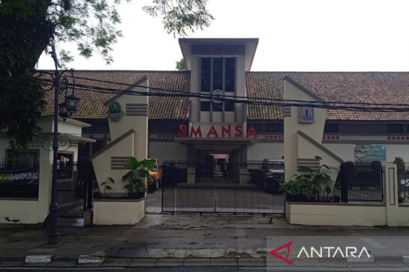 SMAN 1 Bandung gelar sujud syukur atas putusan banding sengketa lahan.