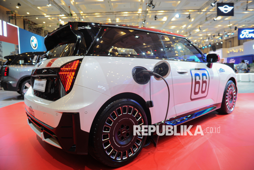 Asuransi Mobil Listrik Belum Diatur Khusus, Industri Tunggu Aturan OJK dan AAUI