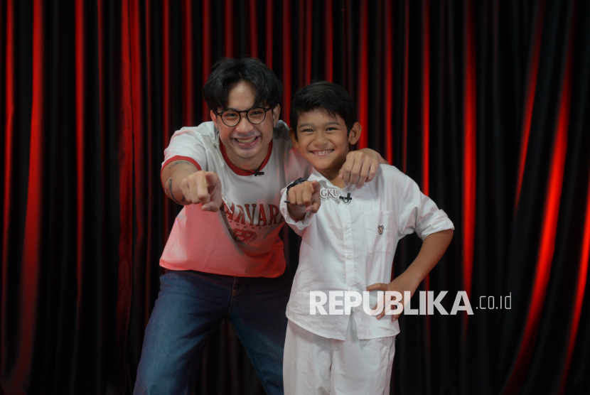 Pemain Film Pangku Devano Danendra dan Shakeel Aisy saat berkunjung ke Republika, Jakarta, Kamis (23/10/2025).