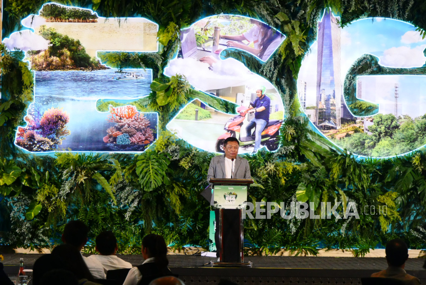 Dirut PT Telkom Indonesia Tbk, Ririek Adriansyah menyampaikan sambutan pada acara Telkom ESG Day di Yogyakarta, Kamis (16/11/2023). Sejumlah kegiatan digelar dengan tema ESG for The Next Generation dengan acara talkshow, peresmian logo ESG Telkom dan penanaman pohon.