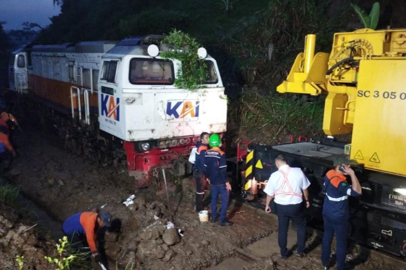 KAI: Perjalanan kereta api di lintas Maswati-Sasaksaat kembali normal.