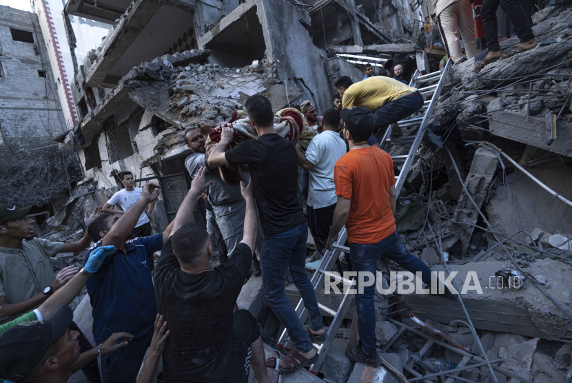 Warga Palestina di Gaza mengatakan pengeboman Israel sangat besar hingga rasanya seperti 