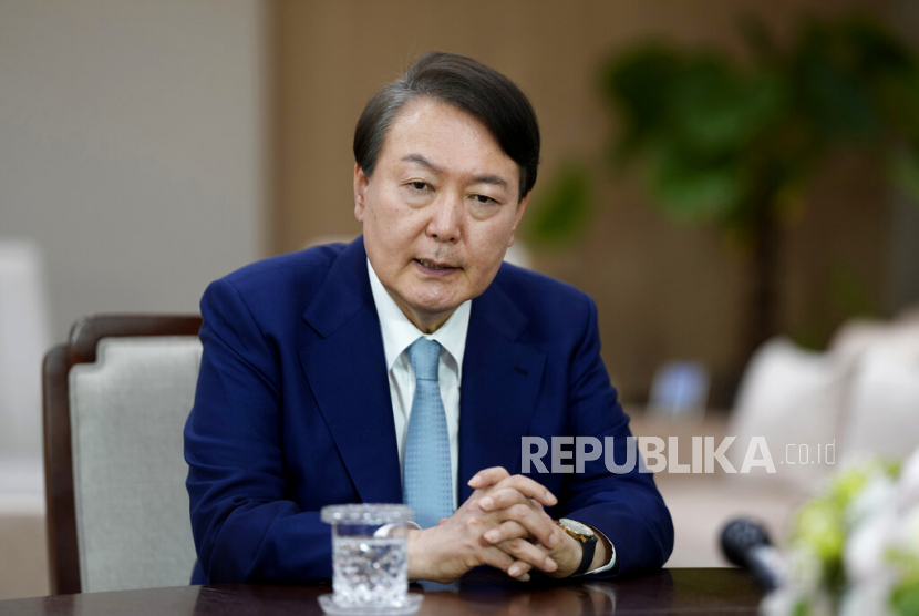 Presiden Korea Selatan, Yoon Suk Yeol mengatakan keputusan negaranya untuk memberikan kompensasi secara mandiri kepada para korban kerja paksa pada masa perang Jepang, untuk harmonisasi hubungan masa depan dengan Jepang.