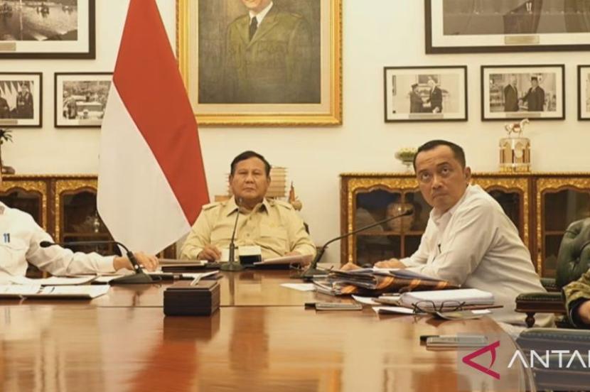 Prabowo Siapkan Drone Angkut Berat dan Kapal Induk untuk Perangi Karhutla