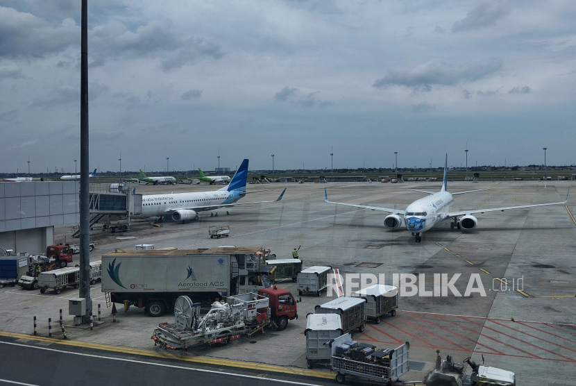 Sejumlah pesawat terbang berada di apron Terminal 3 Bandara Soekarno Hatta, Tangerang, Banten, Jumat (23/2/2024).