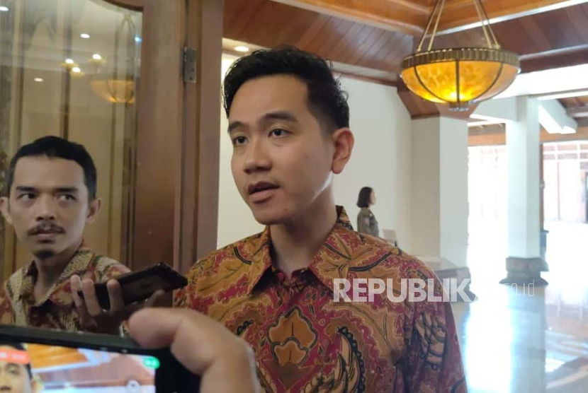 Wakil presiden terpilih Gibran Rakabuming Raka di Balai Kota Solo, Senin (22/4/2024). 
