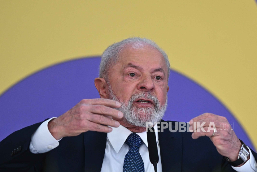 Presiden Brasil Luiz Inacio Lula da Silva mengungkapkan dia ingin membahas isu-isu dalam agenda KTT BRICS secara pribadi dengan Presiden Rusia Vladimir Putin.