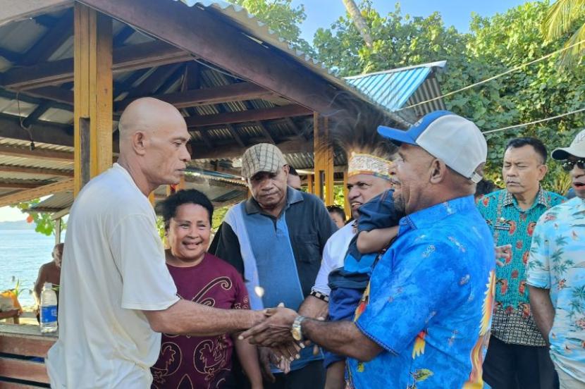 Pemkab Jayapura minta masyarakat tidak lakukan pungli di objek wisata.