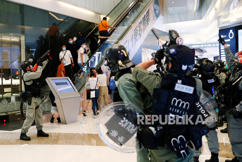 Polisi anti huru-hara Hong Kong