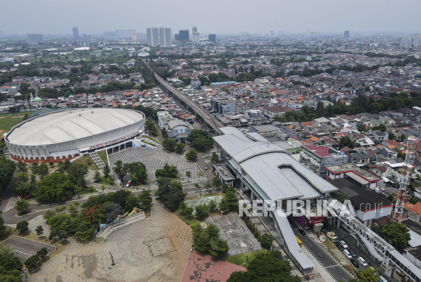 Suasana Stasiun LRT Rawamangun di Jakarta, Selasa (1/11/2022). PJ Gubernur DKI Jakarta Heru Budi Hartono mengatakan pada tahun 2023 tidak akan ada pembangunan lanjutan dari LRT Jakarta fase 2 rute Jakarta Internasional Stadium (JIS). Republika/Putra M. Akbar