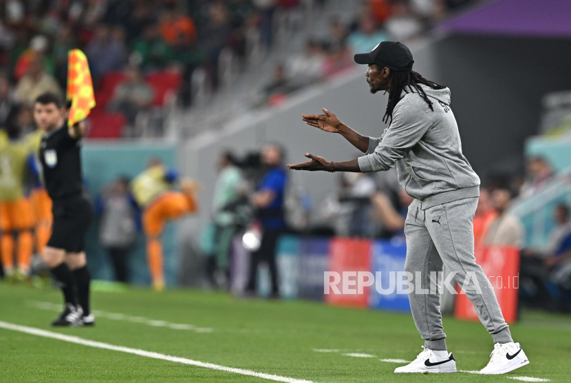  Pelatih kepala Senegal Aliou Cisse bereaksi selama pertandingan sepak bola grup A Piala Dunia FIFA 2022 antara Senegal dan Belanda di Stadion Al Thumama di Doha, Qatar, 21 November 2022.