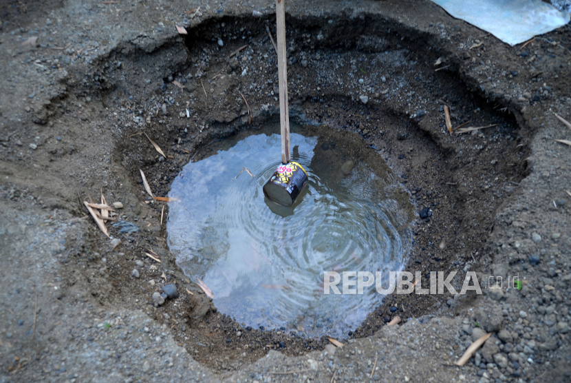 BNPB melaporkan hari tanpa hujan di Pulau Jawa dilaporkan lebih dari 60 hari, sehingga terjadi kekeringan yang mengakibatkan masyarakat kesulitan air bersih./ilustrasi