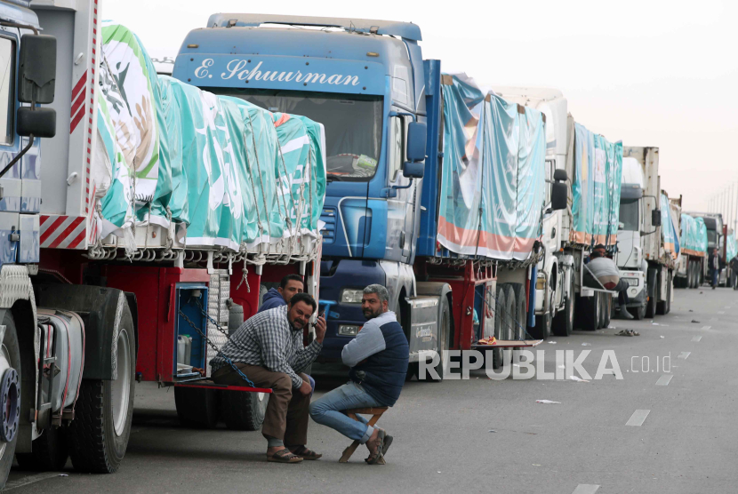 Konvoi truk yang membawa pasokan bantuan kemanusiaan ke Gaza (ilustrasi)