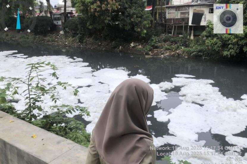 DKI Kemarin, Busa di Kali Sunter hingga penyegelan Starmoon Bar.