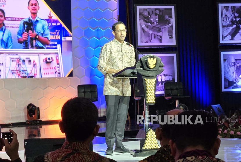 Mendikbudristek Nadiem Makarim saat meluncurkan Kurikulum Merdeka sebagai kurikulum nasional di Kemendikbudristek, Jakarta Pusat, Rabu (27/3/2024). 