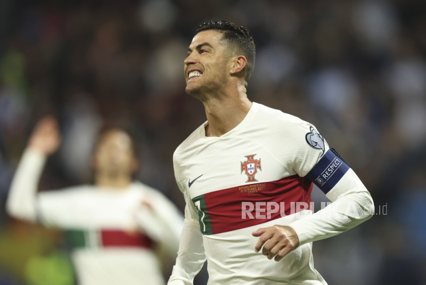 Ekspresi pemain Portugal Cristiano Ronaldo. 