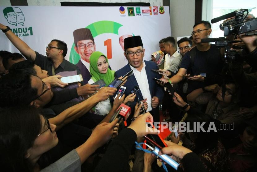 Calon Gubernur Jawa Barat Ridwan Kamil (Emil) menggelar konferensi pers, di Hotel Papandayan, Kota Bandung, Rabu (27/6).