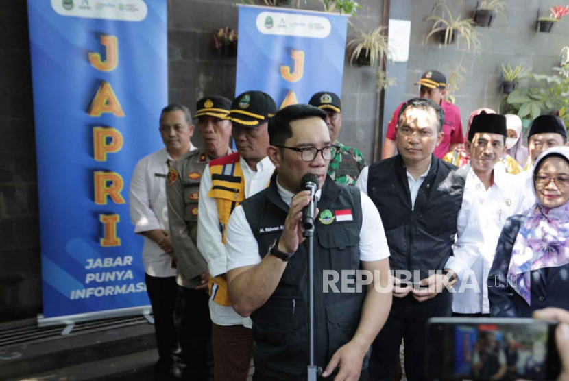 Gubernur Jawa Barat Ridwan Kamil meresmikan Kick off Penerimaan Peserta Didik Baru (PPDB) Tahun 2023 di Jawa Barat untuk jenjang SMA, SMK dan SLB, di SMK Negeri 4 Padalarang, Kabupaten Bandung Barat, Selasa (16/5/2023).