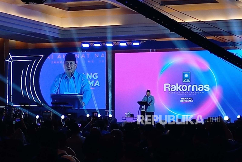 Presiden terpilih Prabowo Subianto memberikan sambutan dalam Bimtek Anggota DPRD PAN Seluruh Indonesia dan Pemenangan Pilkada Tahun 2024 di Hotel JS Luwansa, Jakarta Selatan, Kamis (9/5/2024). 
