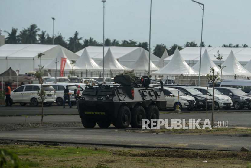 Kendaraan taktis militer disiagakan di area Pertamina Mandalika International Street Circuit, Lombok Tengah, Nusa Tenggara Barat, jelang event MotoGP 2022 pada 18-20 Maret pekan depan.
