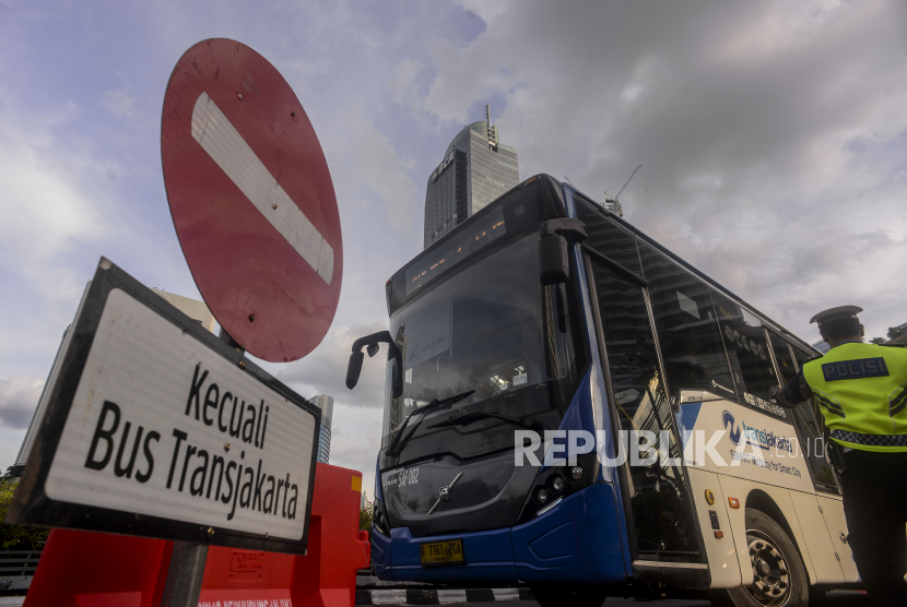 Bus Transjakarta (ilustrasi).