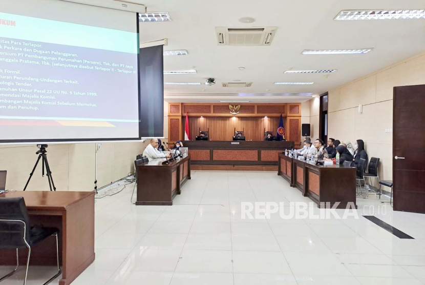 Sidang putusan majelis Komisi Pengawas Persaingan Usaha (KPPU) kasus dugaan persekongkolan tender revitalisasi Taman Ismail Marzuki (TIM) di Gedung KPPU, Jakarta Pusat, Selasa (18/7/2023). 