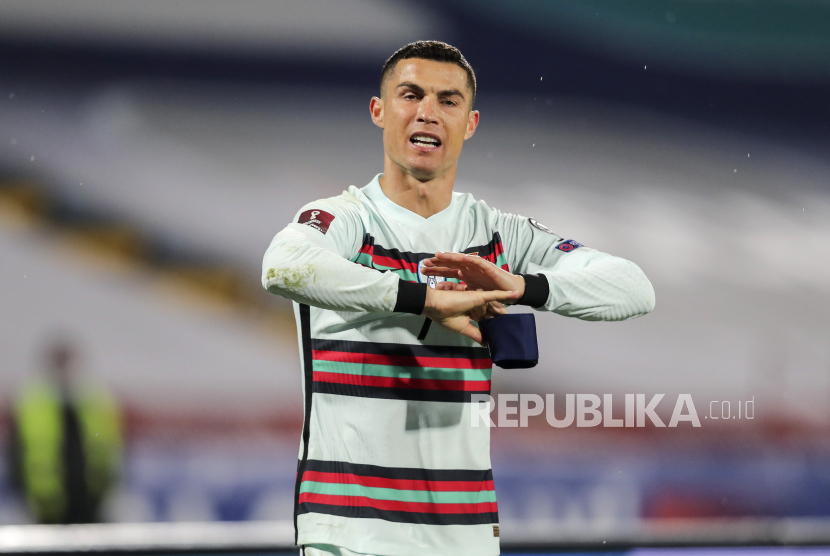 Reaksi Cristiano Ronaldo dari Portugal saat pertandingan sepak bola kualifikasi Piala Dunia 2022 antara Serbia dan Portugal di Beograd, Serbia, 27 Maret 2021.