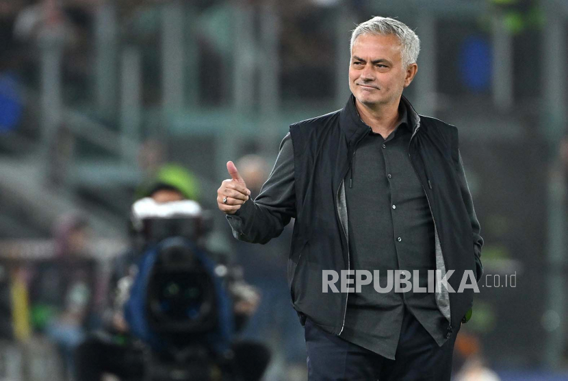 Pelatih AS Roma, Jose Mourinho, yang dikabarkan menjadi kandidat pelatih baru timnas Portugal.