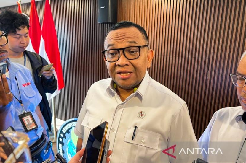 Wamenaker tekankan jam kerja pengemudi logistik demi keselamatan jalan.