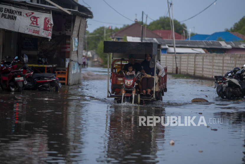 Badan Meteorologi, Klimatologi dan Geofisika (BMKG) memperingatka empat provinsi untuk siaga menghadapi potensi banjir.